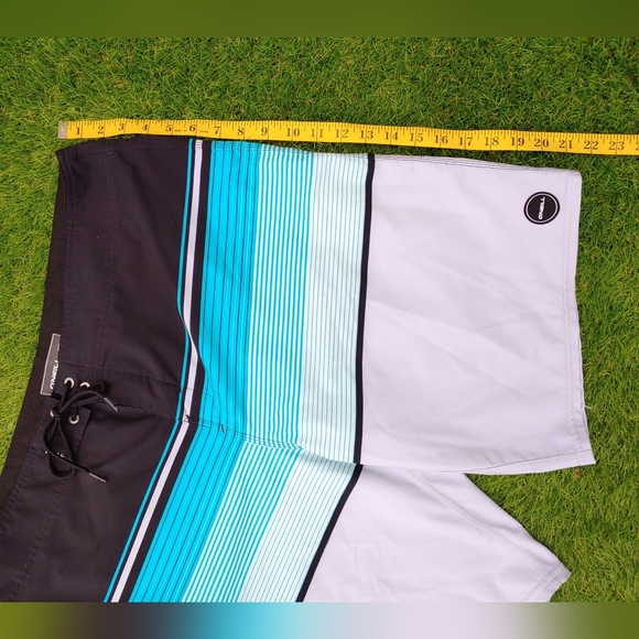 Excellent Used Condition Men's O'NEILL Striped Board Shorts Size 38 - Picture 6 of 10